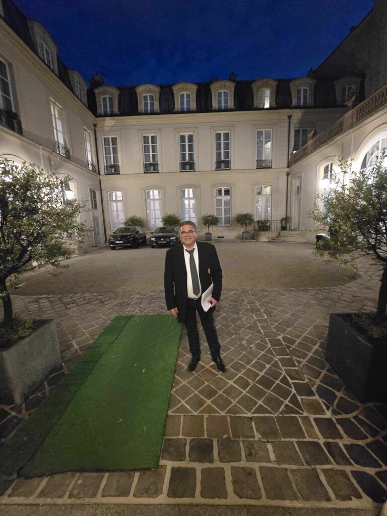 Eric Baroni Ă l'ambassade de Belgique Ă Paris .